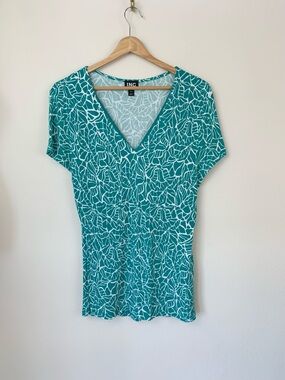 ✨5 FOR $25✨  INC International Concepts Teal White Floral ribbed V-Neck Top